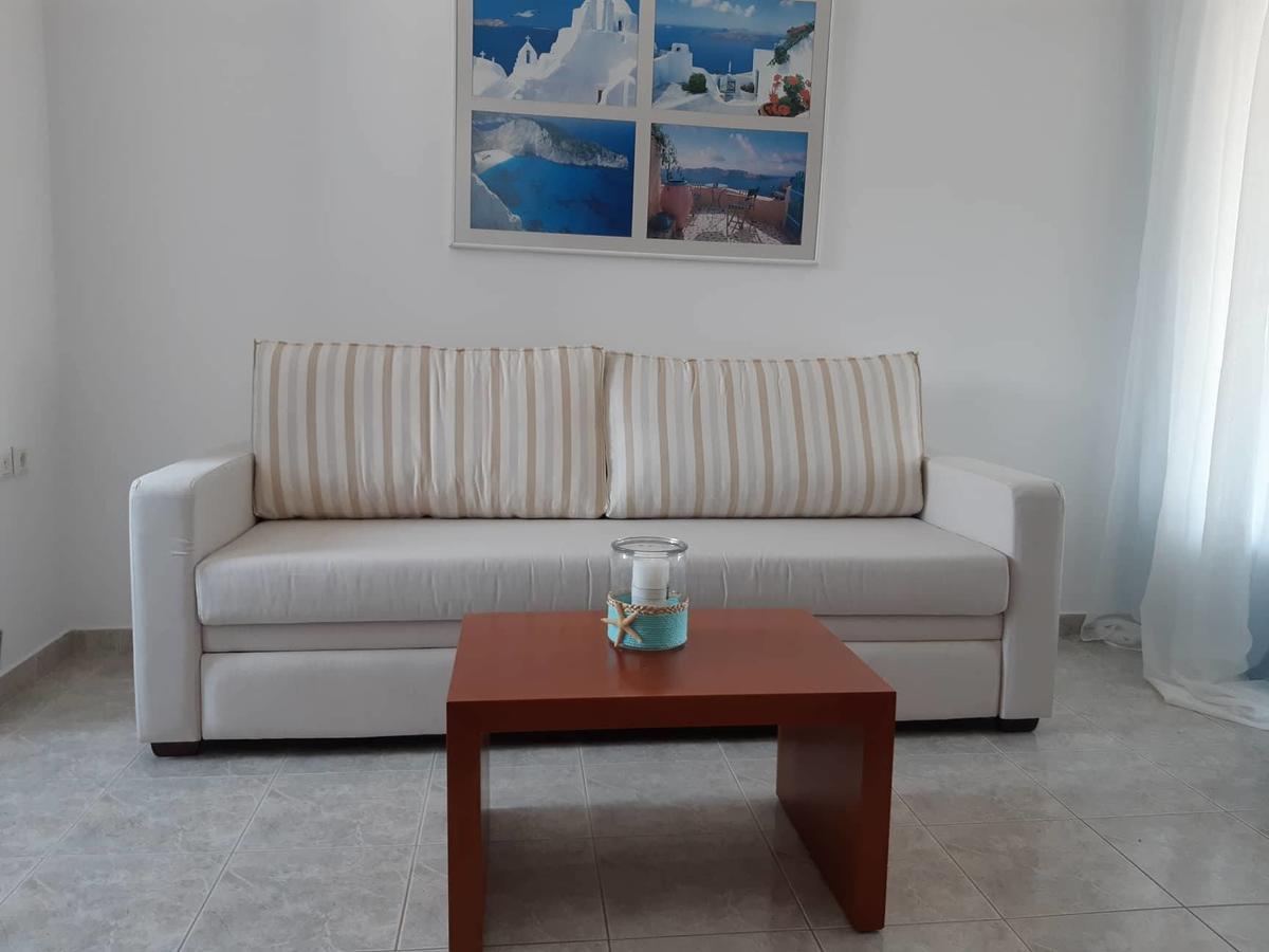 Moustakas Beach Apartments آداماس المظهر الخارجي الصورة